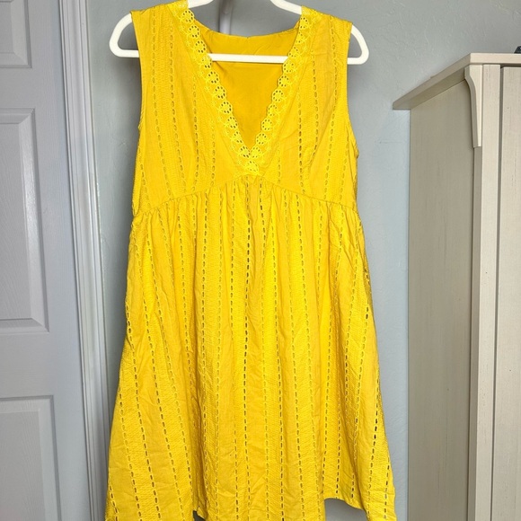 NWT: Eyelet Babydoll Mini Dress Size Large in Yellow - Picture 2 of 8